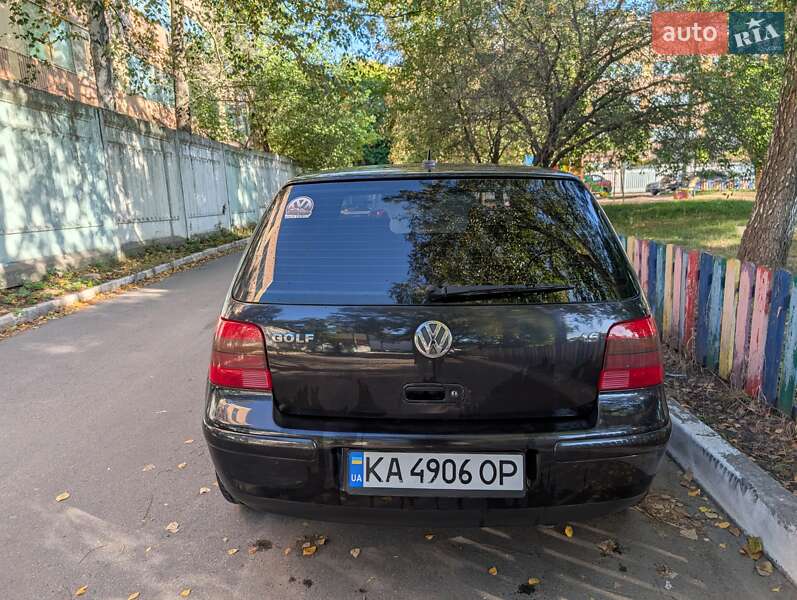 Хетчбек Volkswagen Golf 2002 в Києві