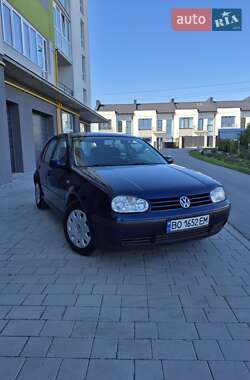 Хэтчбек Volkswagen Golf 2002 в Тернополе