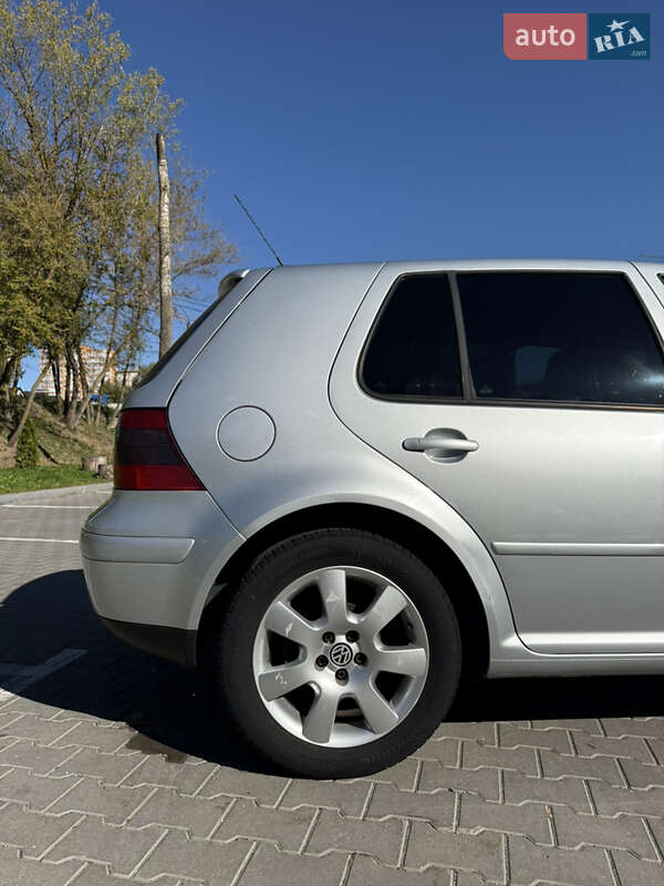 Хэтчбек Volkswagen Golf 2003 в Хмельницком