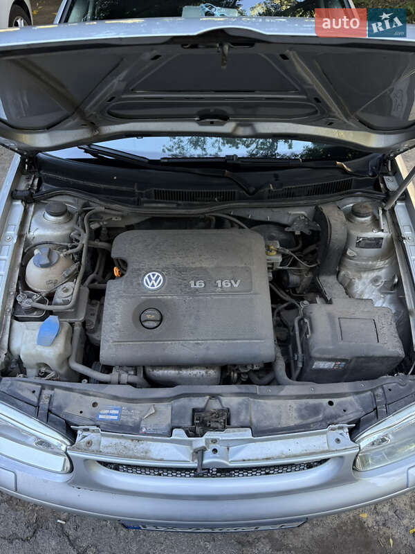 Хэтчбек Volkswagen Golf 2003 в Хмельницком