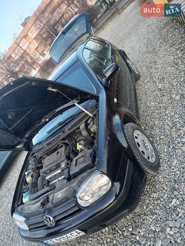 Хэтчбек Volkswagen Golf 2001 в Черновцах
