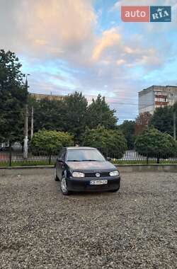 Хетчбек Volkswagen Golf 2001 в Чернівцях