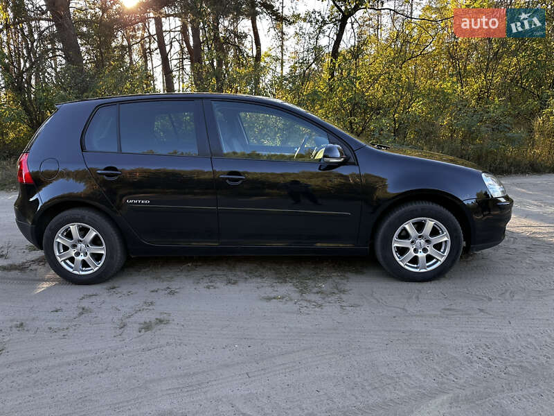 Хэтчбек Volkswagen Golf 2008 в Харькове