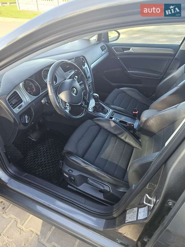 Універсал Volkswagen Golf 2014 в Новояворівську