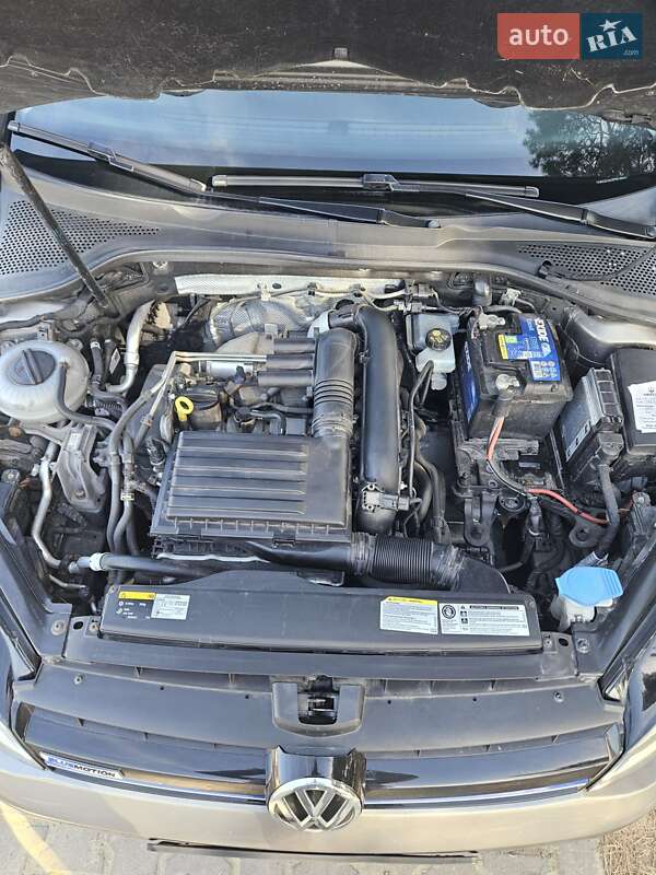 Універсал Volkswagen Golf 2014 в Новояворівську