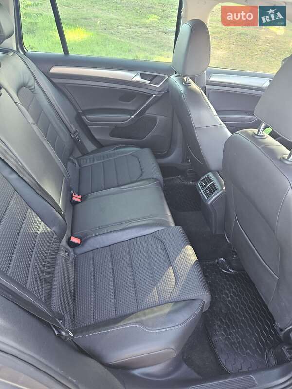 Універсал Volkswagen Golf 2014 в Новояворівську