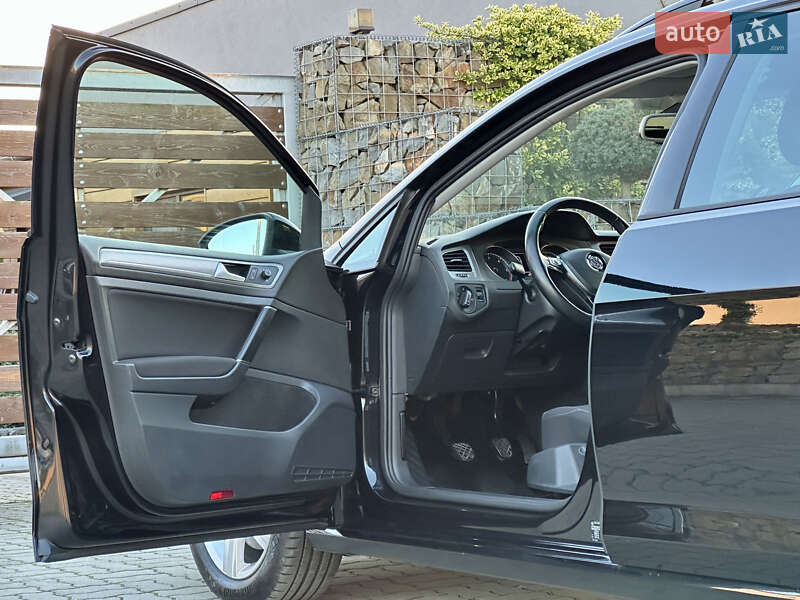 Универсал Volkswagen Golf 2015 в Стрые