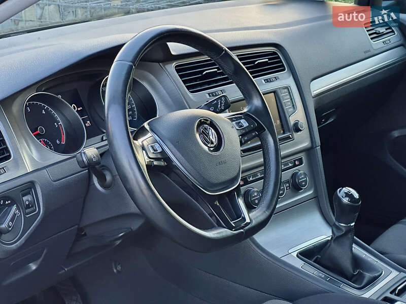 Универсал Volkswagen Golf 2015 в Стрые