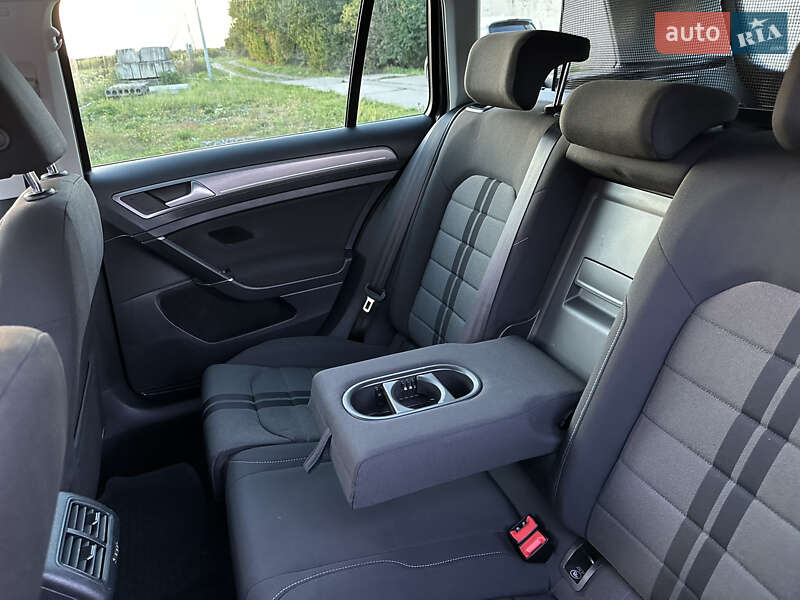 Универсал Volkswagen Golf 2015 в Стрые