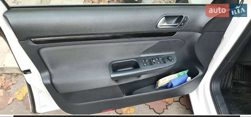 Универсал Volkswagen Golf 2011 в Черновцах