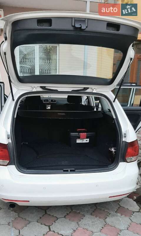 Универсал Volkswagen Golf 2011 в Черновцах