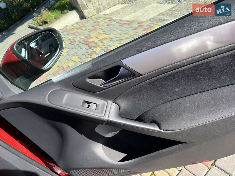 Хэтчбек Volkswagen Golf 2009 в Луцке