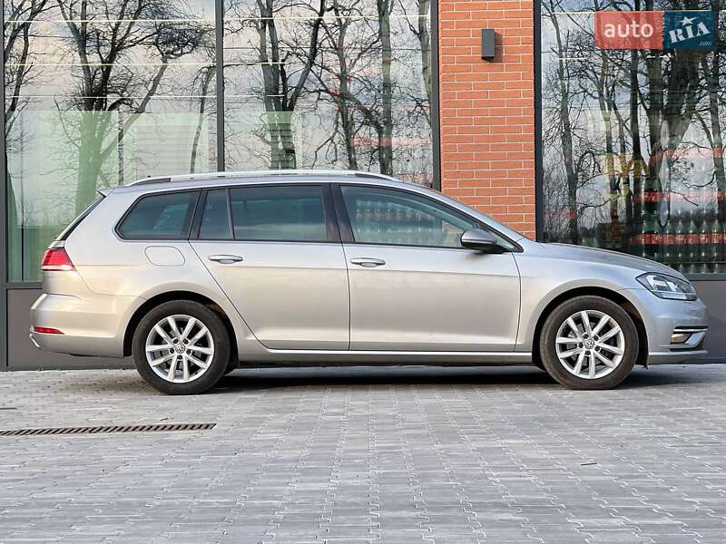 Универсал Volkswagen Golf 2019 в Киеве