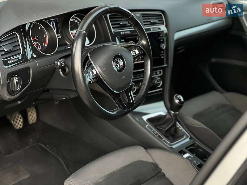 Универсал Volkswagen Golf 2019 в Киеве