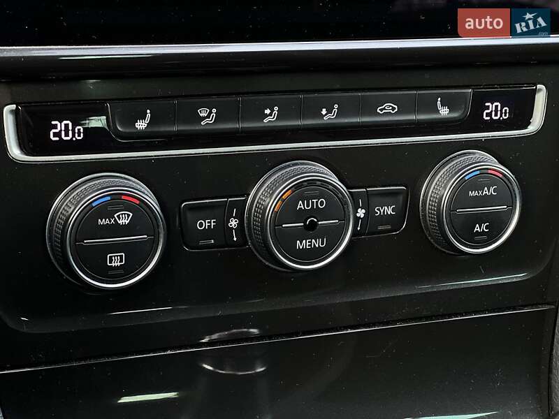 Универсал Volkswagen Golf 2019 в Киеве