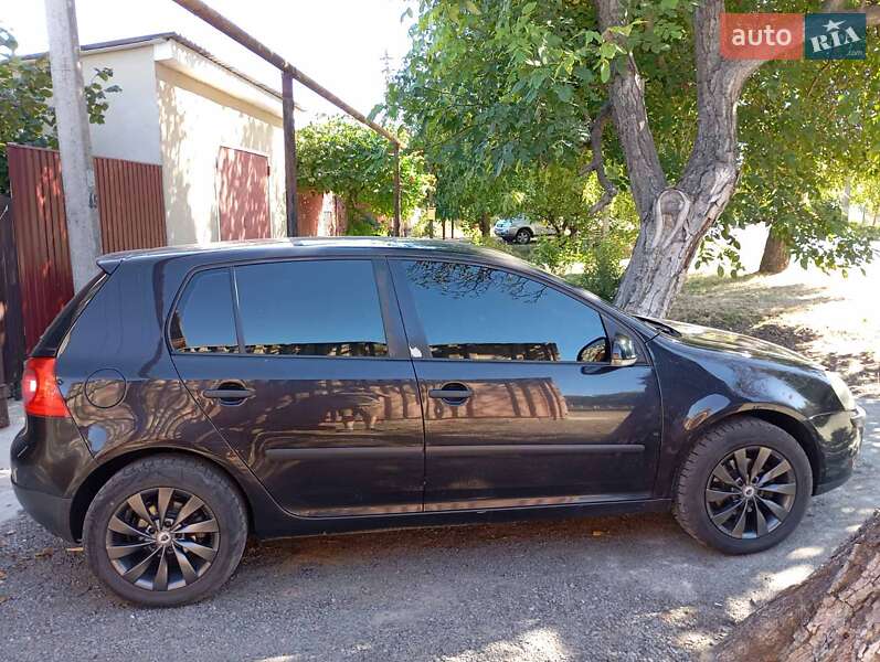 Хетчбек Volkswagen Golf 2004 в Подільську