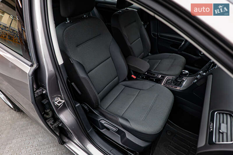 Хетчбек Volkswagen Golf 2014 в Києві