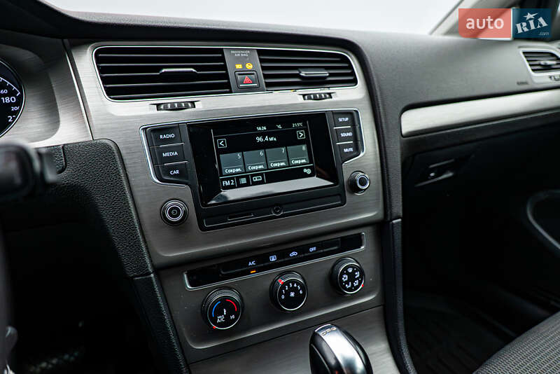 Хетчбек Volkswagen Golf 2014 в Києві