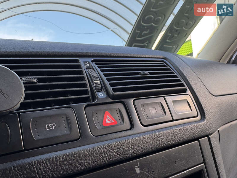 Універсал Volkswagen Golf 2001 в Дрогобичі