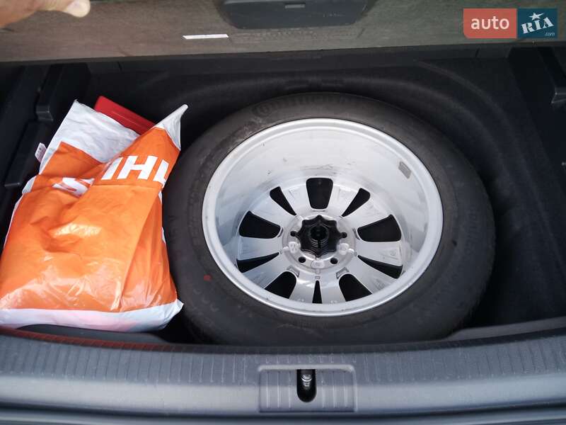 Універсал Volkswagen Golf 2016 в Івано-Франківську