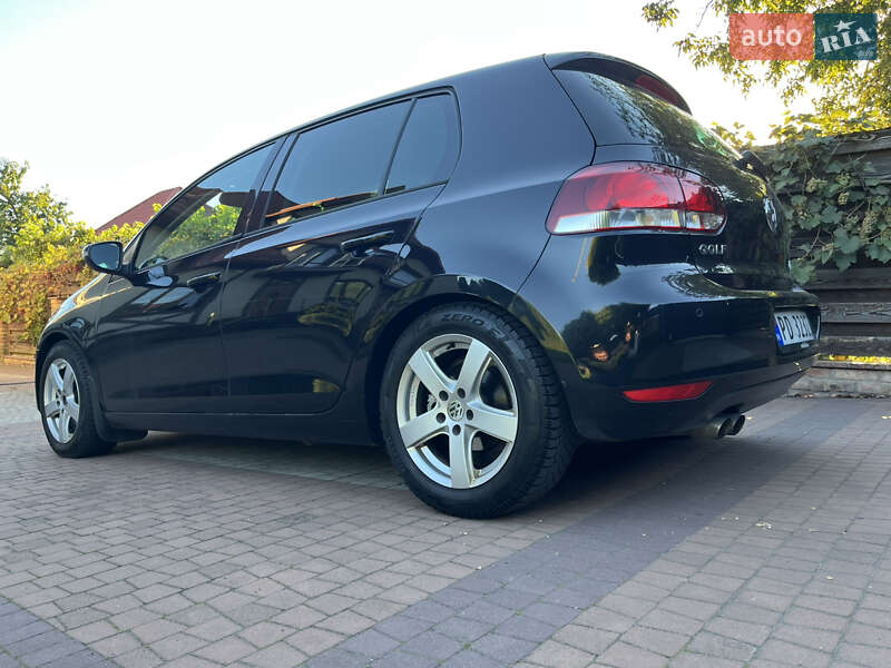 Хетчбек Volkswagen Golf 2010 в Луцьку