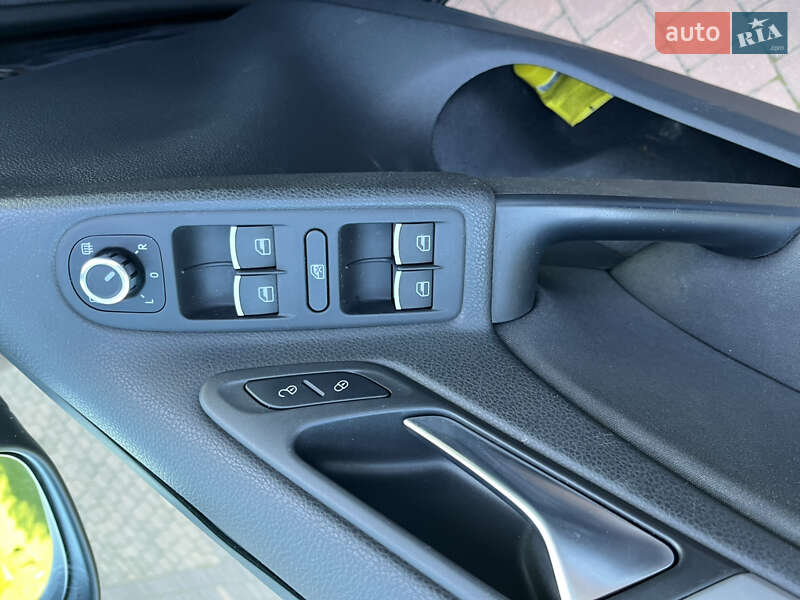 Хетчбек Volkswagen Golf 2010 в Луцьку