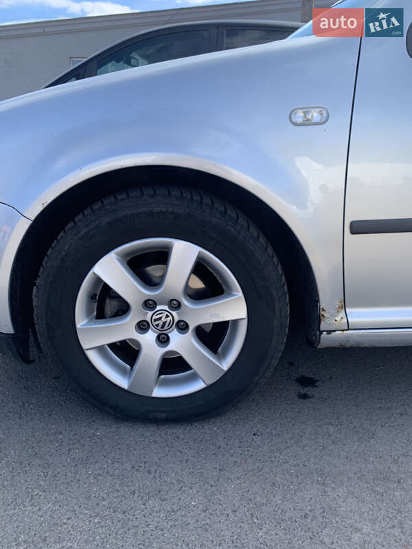 Хэтчбек Volkswagen Golf 2001 в Черкассах