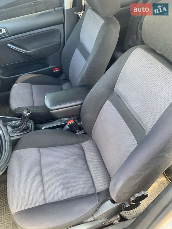 Хэтчбек Volkswagen Golf 2001 в Черкассах