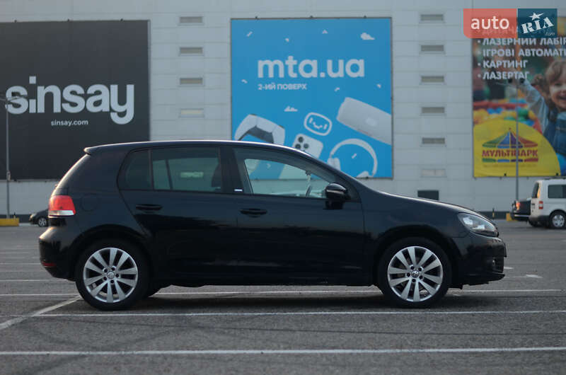 Хэтчбек Volkswagen Golf 2011 в Черновцах