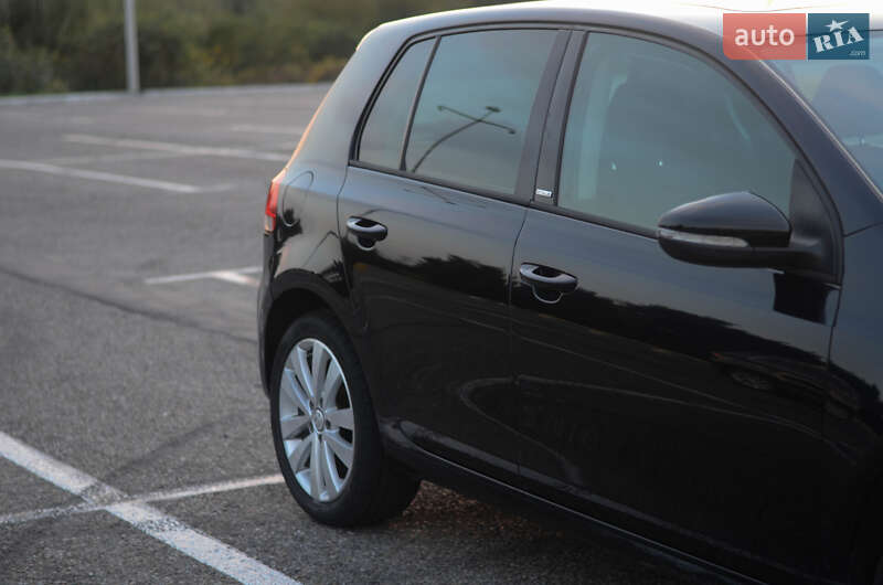 Хэтчбек Volkswagen Golf 2011 в Черновцах