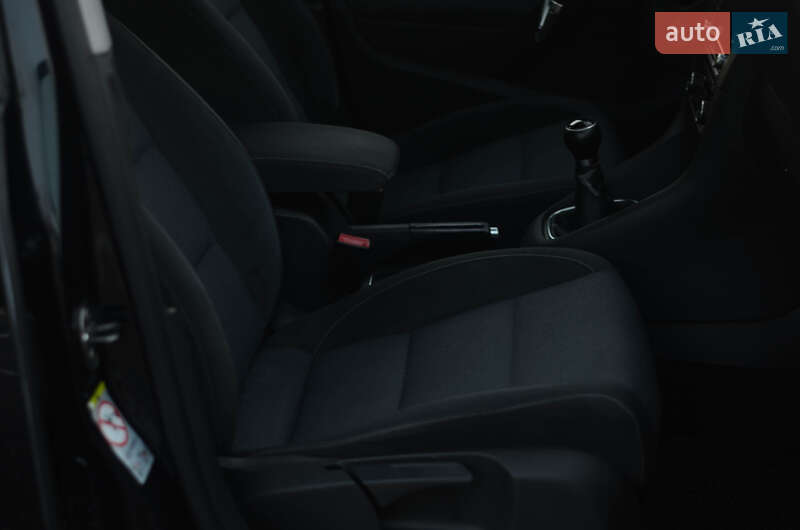 Хэтчбек Volkswagen Golf 2011 в Черновцах