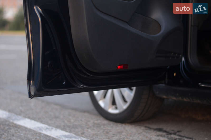 Хэтчбек Volkswagen Golf 2011 в Черновцах