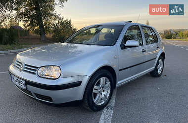 Хетчбек Volkswagen Golf 2002 в Ромнах