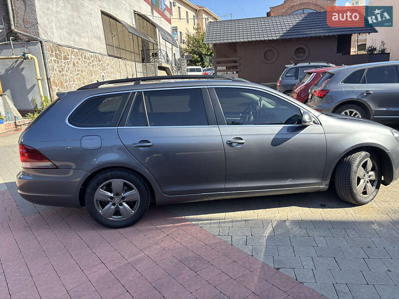 Універсал Volkswagen Golf 2010 в Ужгороді