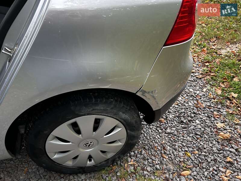 Хетчбек Volkswagen Golf 2005 в Львові