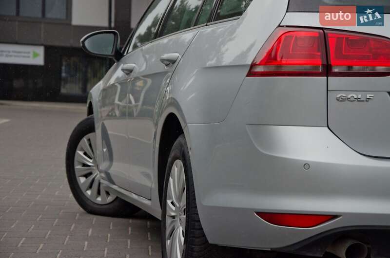 Універсал Volkswagen Golf 2015 в Сарнах