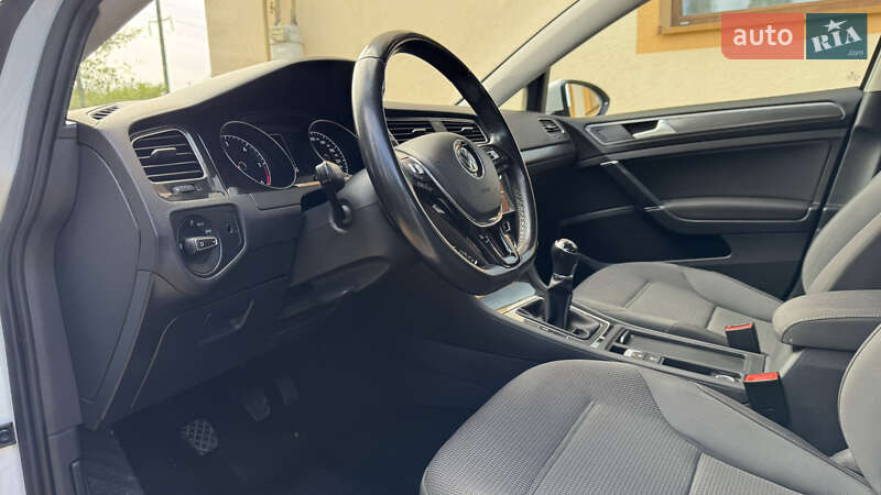Универсал Volkswagen Golf 2020 в Калуше