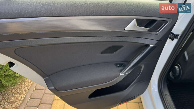 Универсал Volkswagen Golf 2020 в Калуше