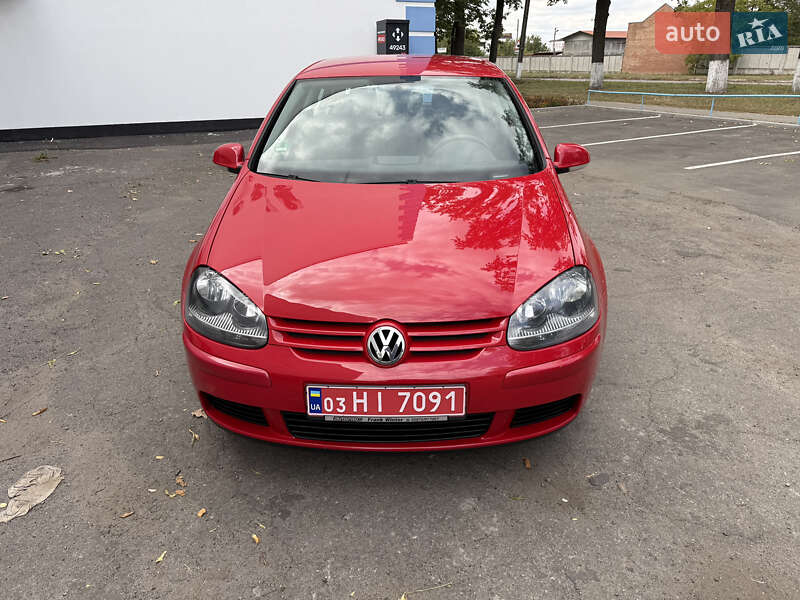 Хэтчбек Volkswagen Golf 2005 в Полтаве