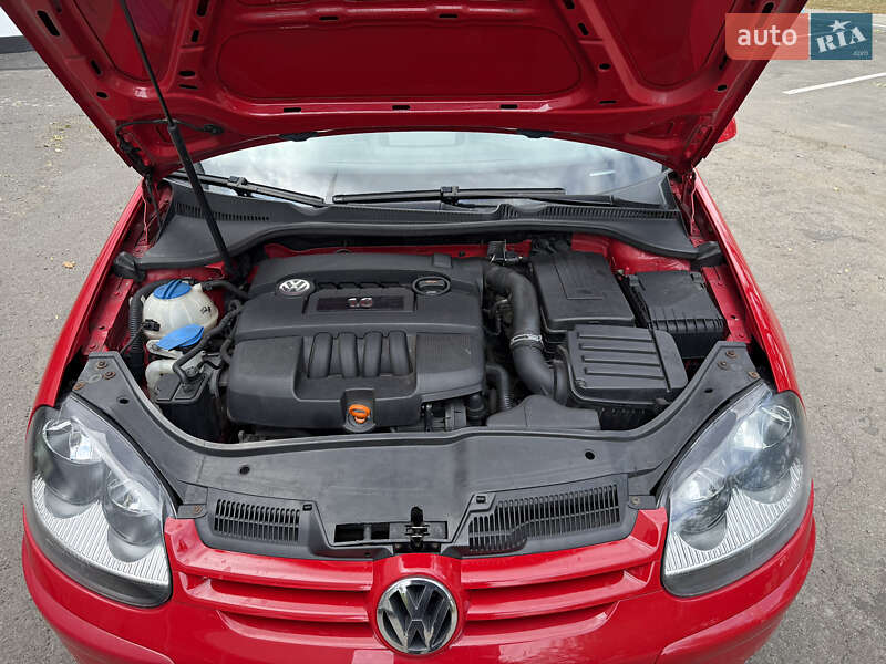 Хэтчбек Volkswagen Golf 2005 в Полтаве