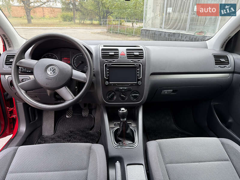 Хэтчбек Volkswagen Golf 2005 в Полтаве