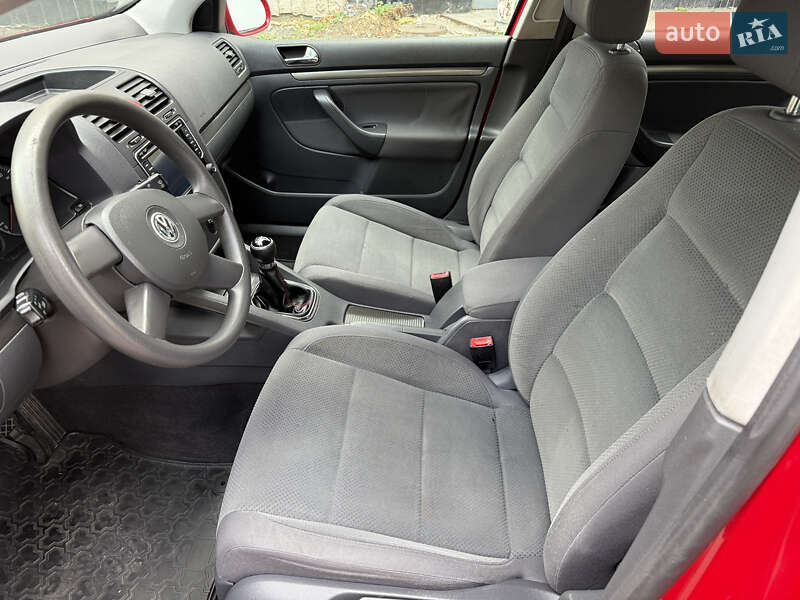 Хэтчбек Volkswagen Golf 2005 в Полтаве