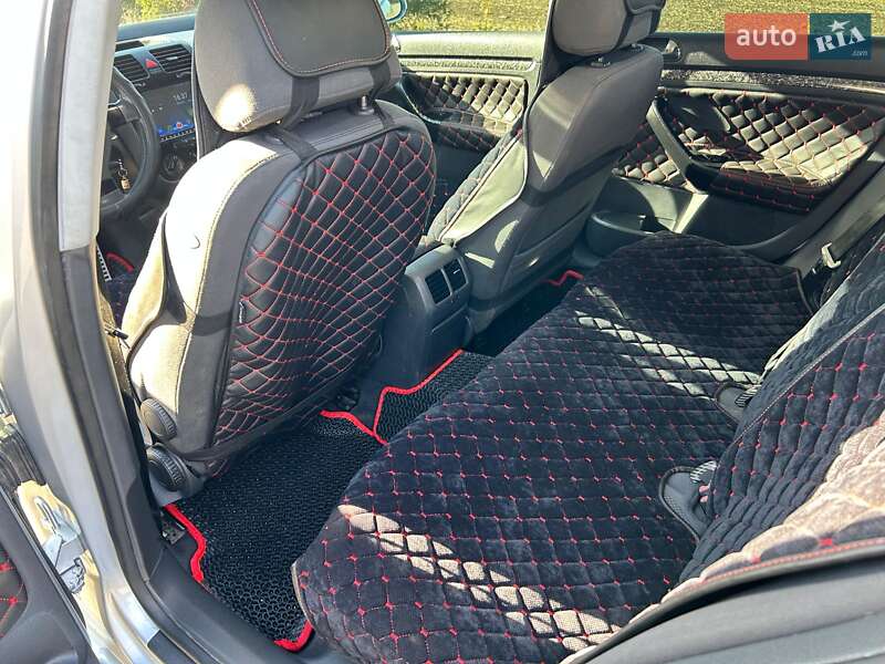 Хэтчбек Volkswagen Golf 2004 в Доброславе