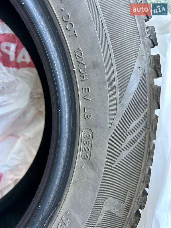 Хэтчбек Volkswagen Golf 2004 в Доброславе