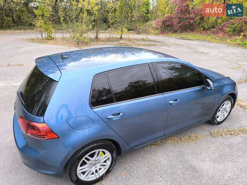 Хэтчбек Volkswagen Golf 2015 в Кременчуге