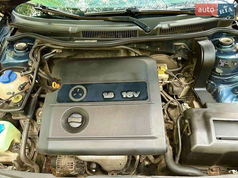 Хетчбек Volkswagen Golf 2003 в Шостці