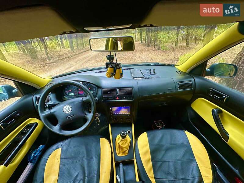 Хетчбек Volkswagen Golf 2003 в Шостці