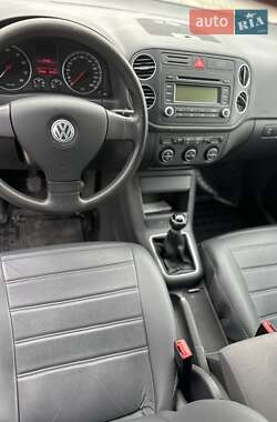 Хетчбек Volkswagen Golf 2005 в Чернівцях