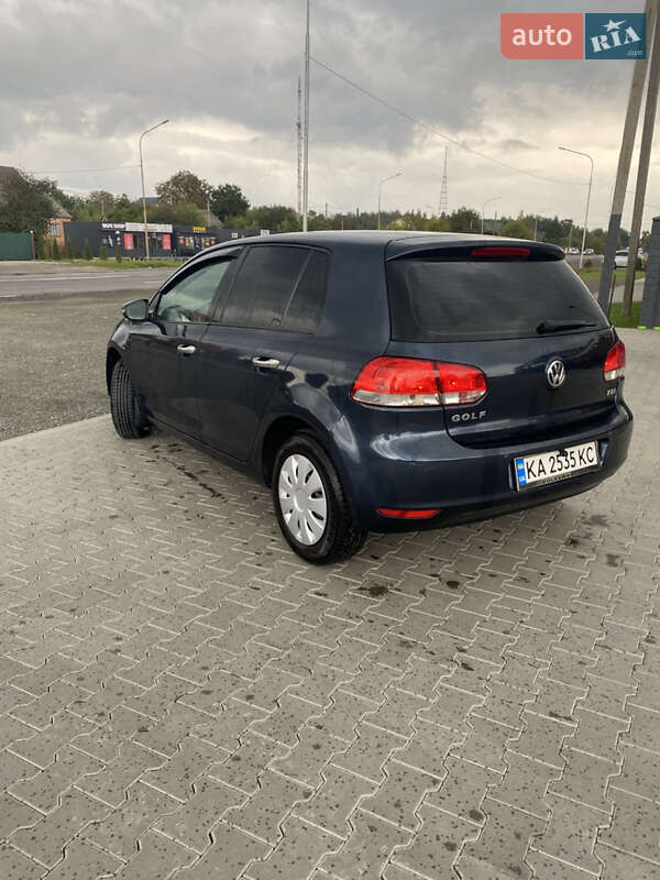 Хэтчбек Volkswagen Golf 2010 в Луцке