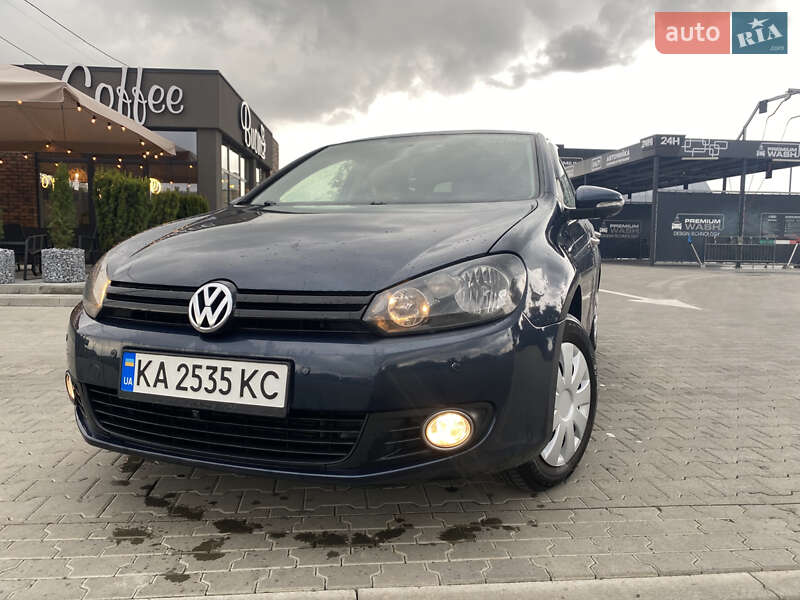 Хэтчбек Volkswagen Golf 2010 в Луцке